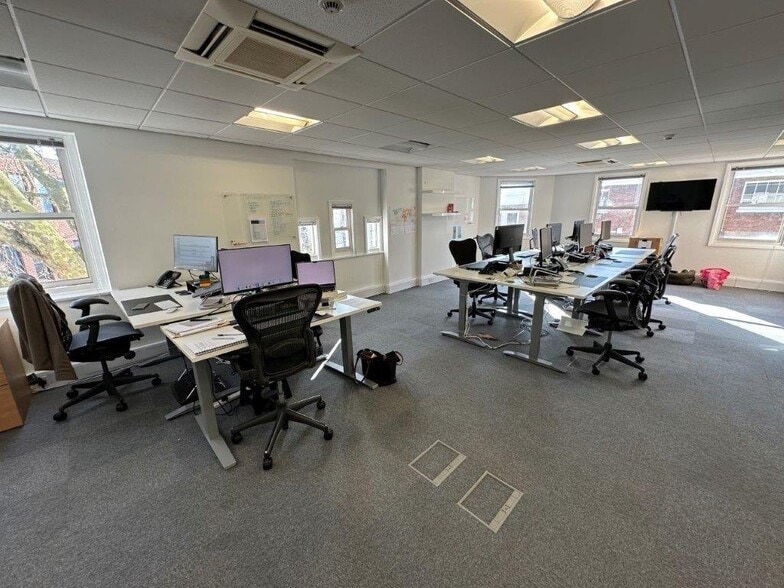 19-23 High St, Kingston Upon Thames for lease - Interior Photo - Image 2 of 5