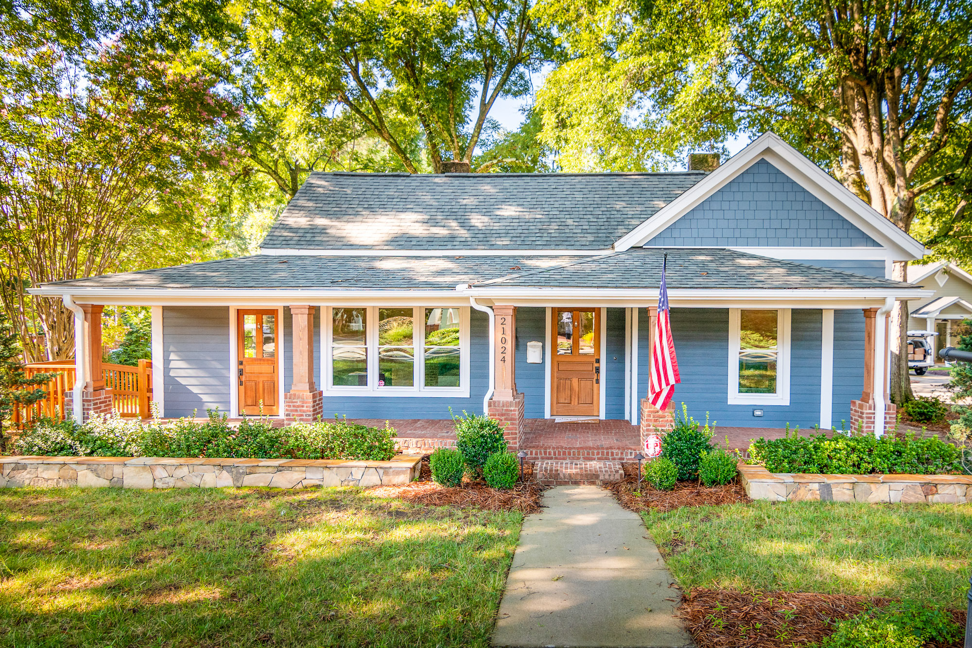 21024 Catawba Ave, Cornelius, NC for lease Building Photo- Image 1 of 19