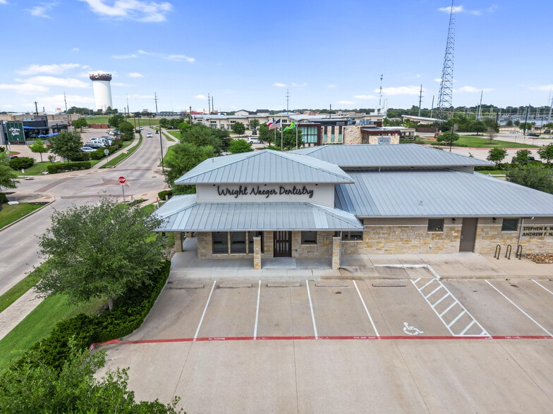 4528 Mills Park Cir, College Station, TX for sale - Building Photo - Image 2 of 21