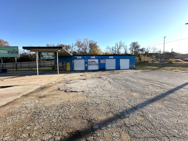 2320 E Berry St, Fort Worth, TX for sale - Primary Photo - Image 1 of 21