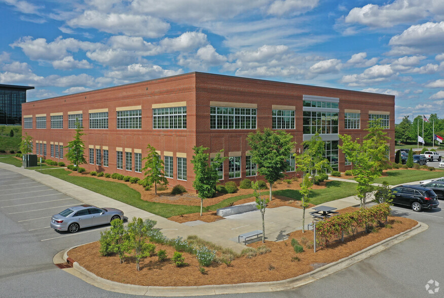 2485 Penny Rd, High Point, NC for lease - Primary Photo - Image 1 of 21