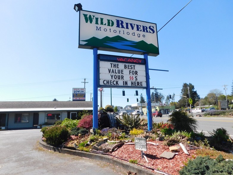 437 Chetco Ave, Brookings, OR for sale - Primary Photo - Image 1 of 1