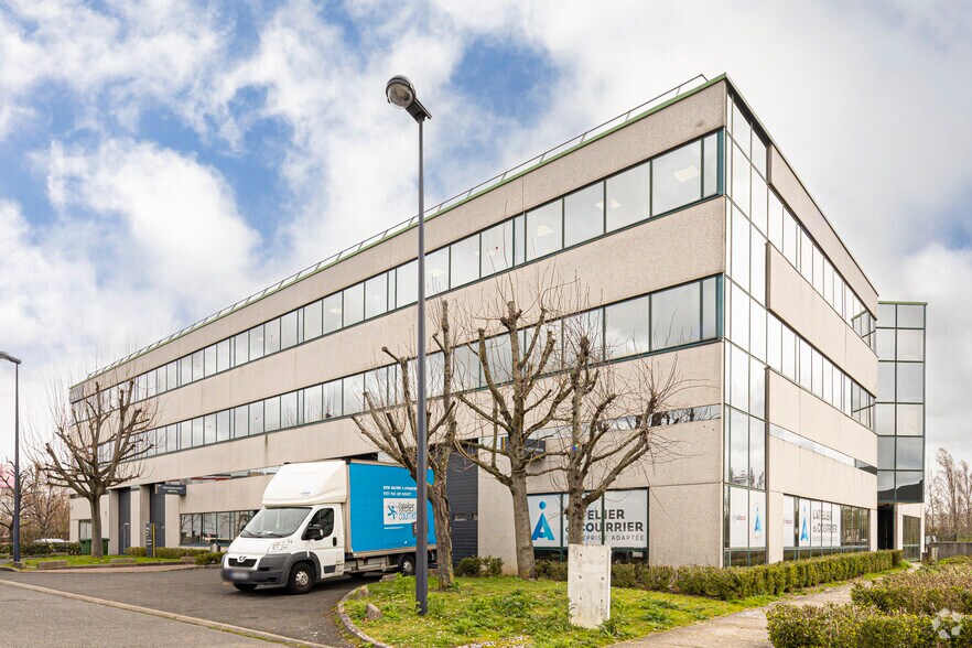 Flex in Antony for lease - Building Photo - Image 2 of 3