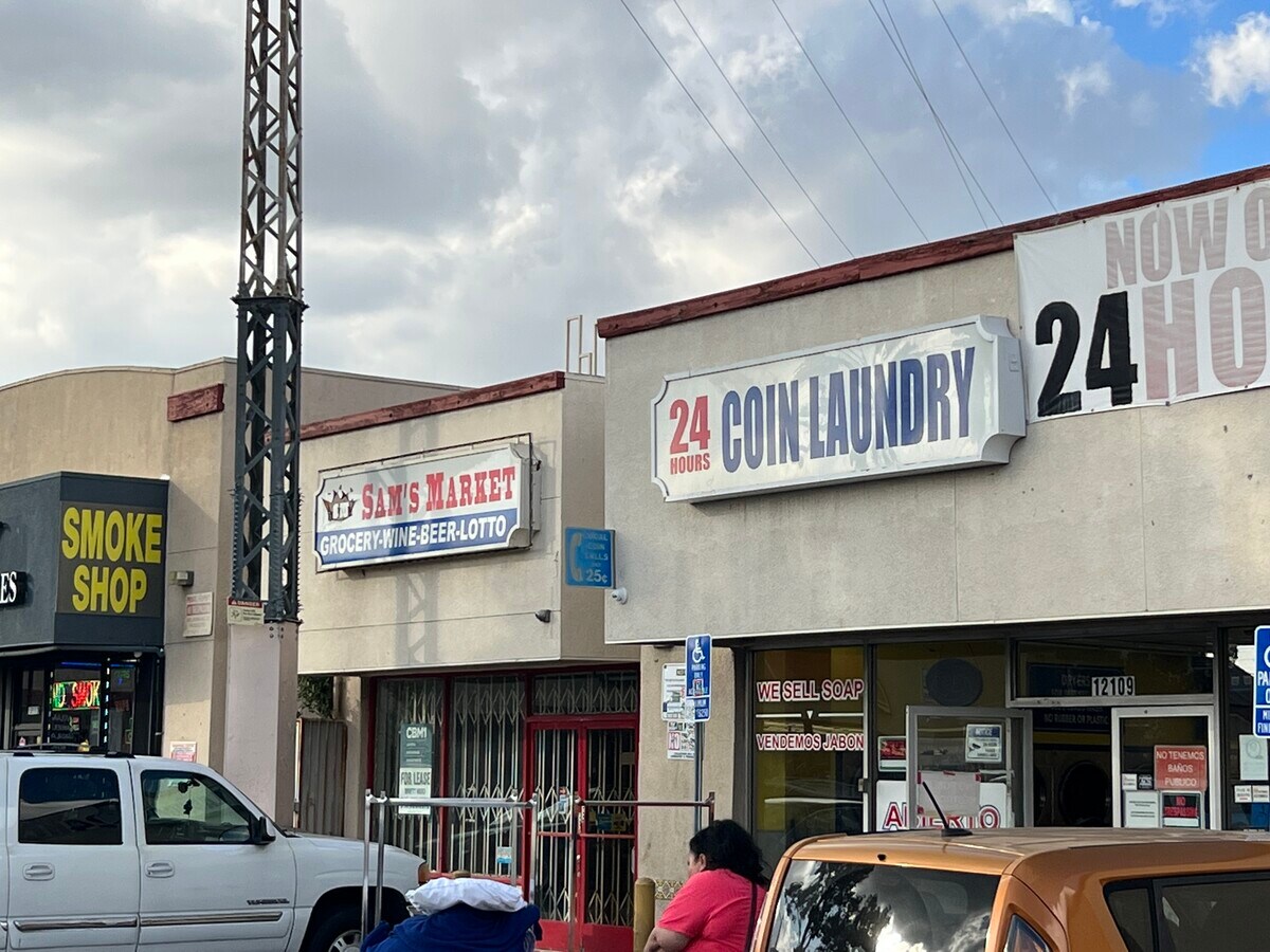 12101 Saticoy St, North Hollywood, CA 91605