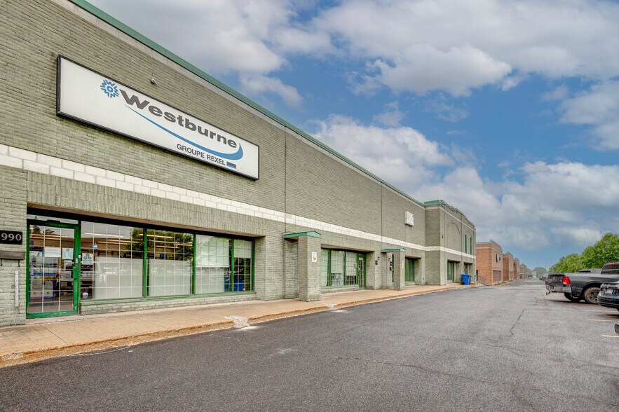 982-1002 Rue Jean-Neveu, Longueuil, QC for lease - Building Photo - Image 3 of 7