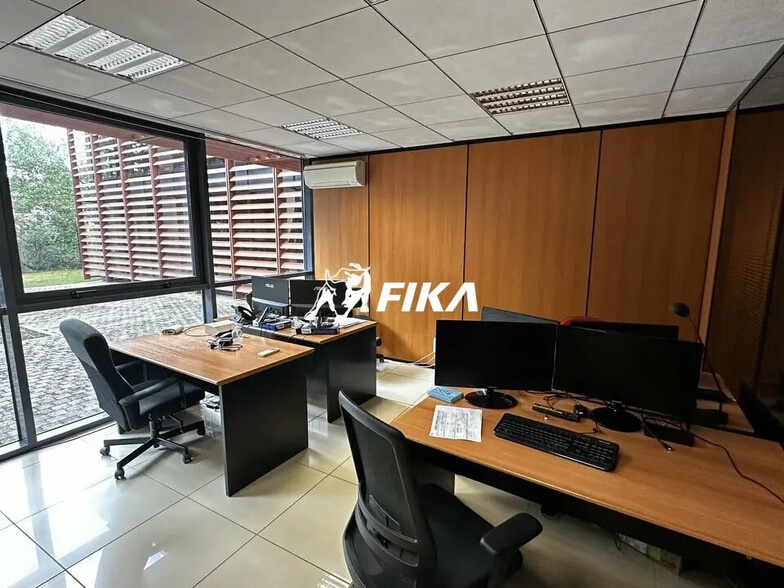 Office in Saint-Jean for lease - Interior Photo - Image 1 of 25