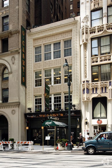 22 E 41st St, New York, NY for lease - Primary Photo - Image 1 of 3