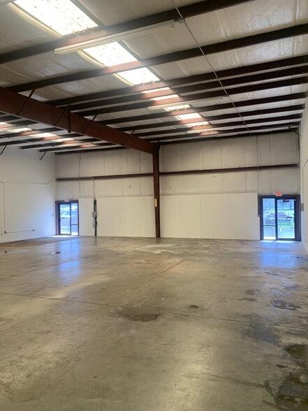 1421-1425 Dolgner Pl, Sanford, FL for lease - Interior Photo - Image 2 of 3