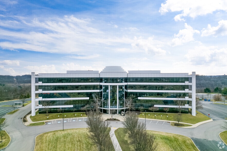 1 Penn Center Blvd, Pittsburgh, PA for lease - Building Photo - Image 2 of 49