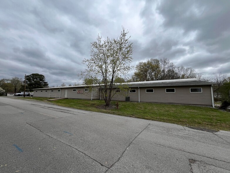 512 S Jackson St, Carterville, IL for sale - Primary Photo - Image 1 of 15