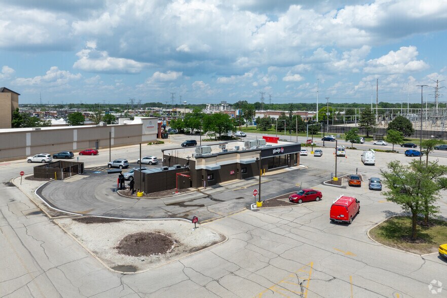8309 W Golf Rd, Niles, IL for lease - Aerial - Image 2 of 4