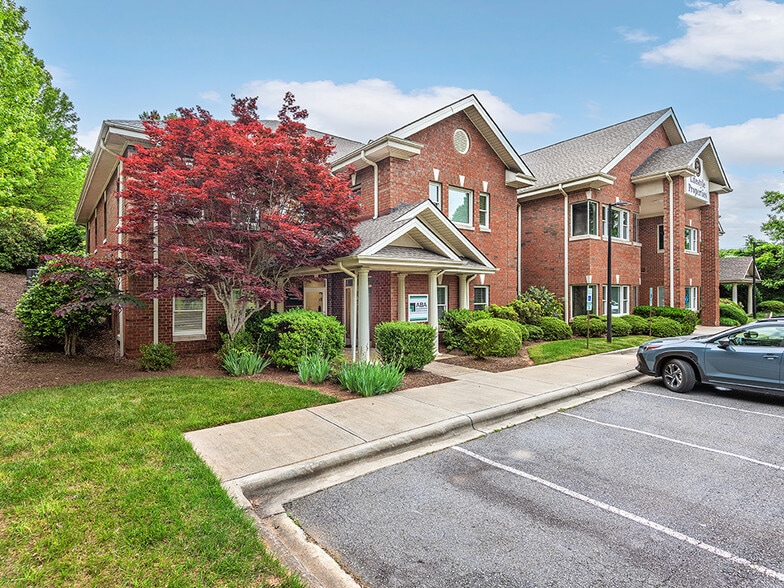 2 Walden Ridge Dr, Asheville, NC for lease - Building Photo - Image 1 of 13