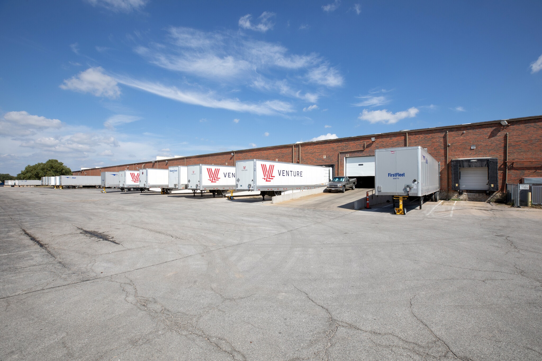 5414 E Front St, Kansas City, MO for lease Building Photo- Image 1 of 8