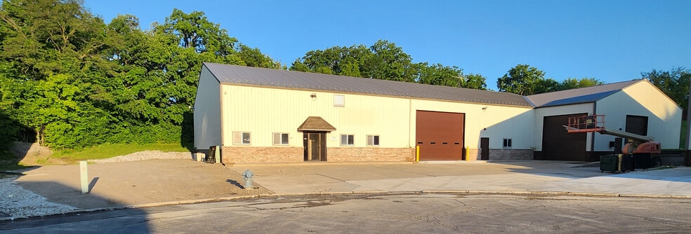 1724 Russ Way, Crest Hill, IL for lease - Building Photo - Image 1 of 22