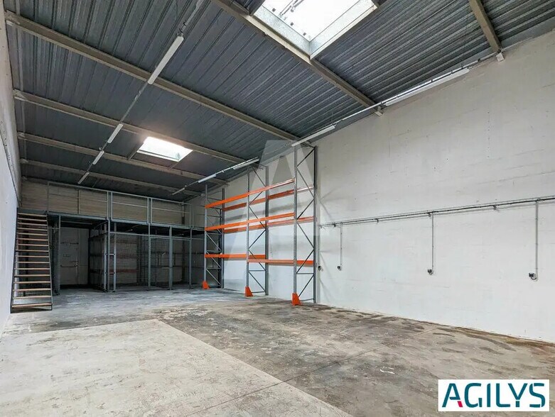 Flex in Chilly-Mazarin for lease - Building Photo - Image 3 of 12
