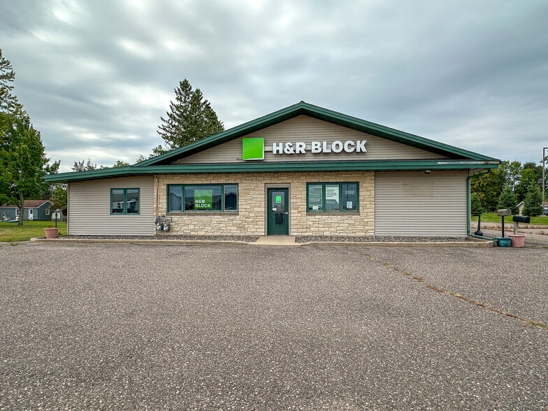 233 S 8th St, Medford, WI for sale - Primary Photo - Image 1 of 58