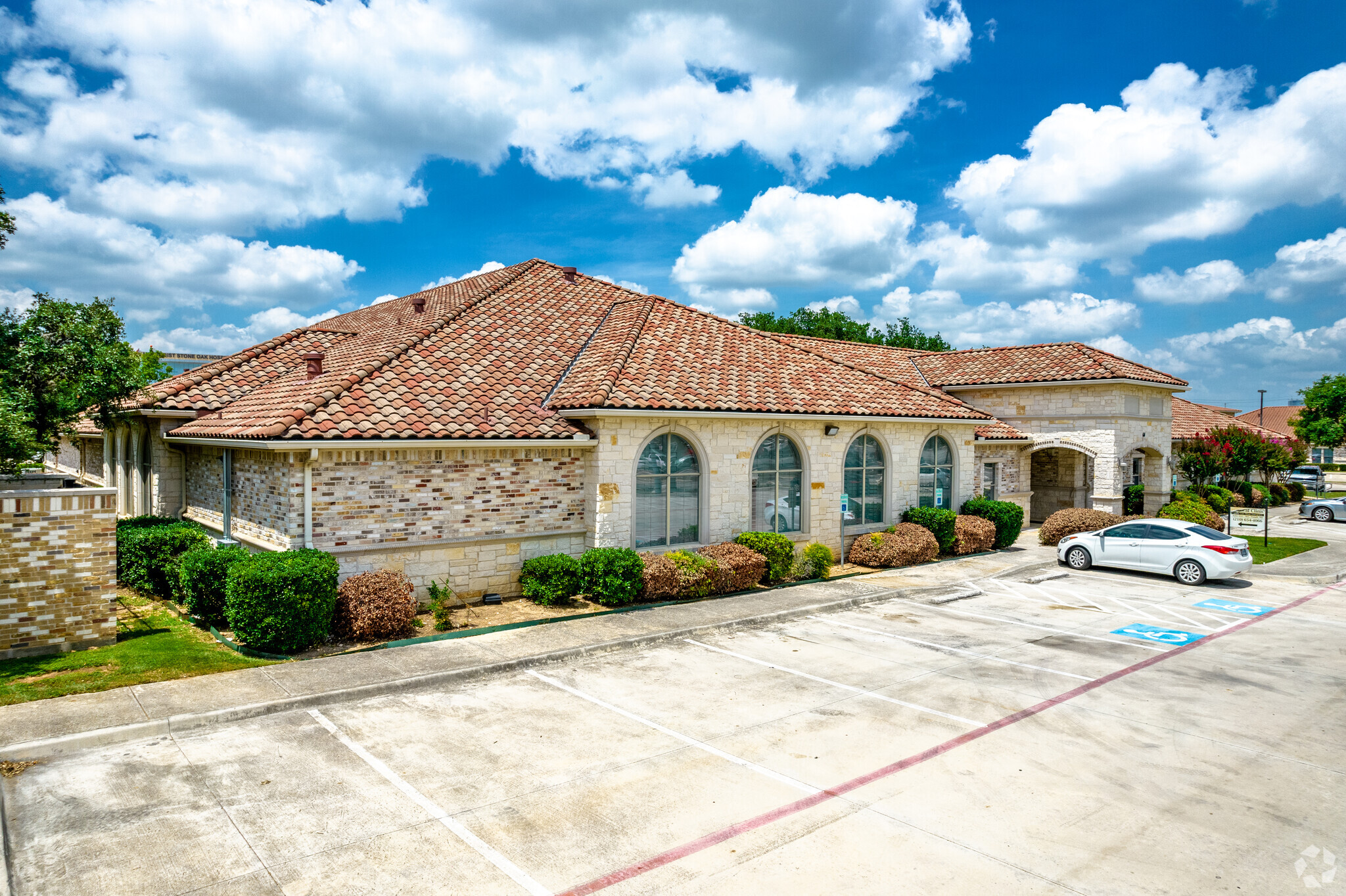 1202 E Sonterra Blvd, San Antonio, TX for lease Building Photo- Image 1 of 5