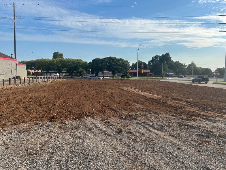 1831 NW Cache Rd, Lawton, OK for sale - Building Photo - Image 1 of 2