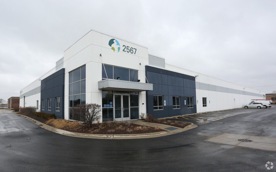 2567 Greenleaf Ave, Elk Grove Village, IL for sale - Primary Photo - Image 1 of 1