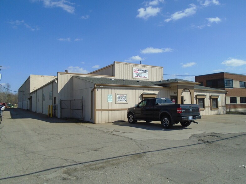 24700 Mound Rd, Warren, MI for sale - Primary Photo - Image 1 of 1