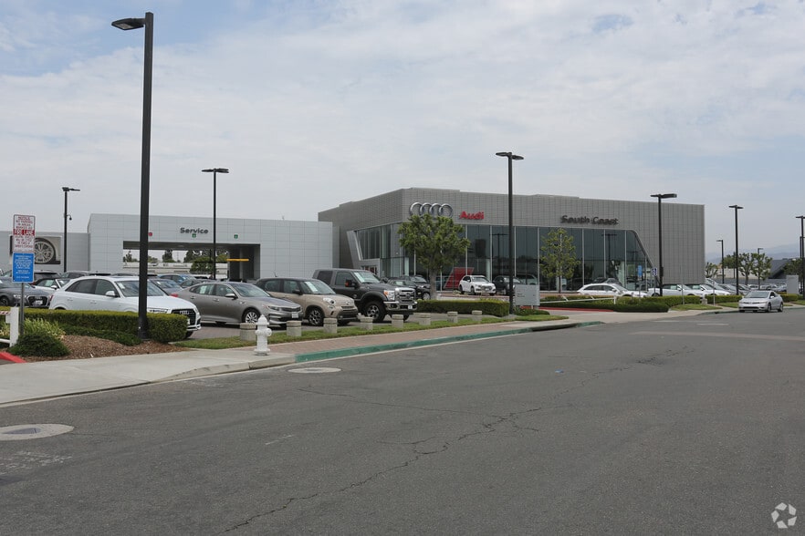 1425 Auto Mall Dr, Santa Ana, CA for sale - Building Photo - Image 3 of 5