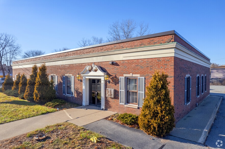 115 E Main St, Webster, MA for lease - Primary Photo - Image 3 of 9