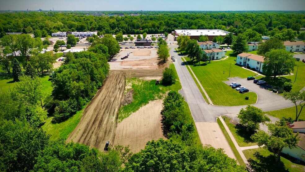 240 Mound rd, Decatur, IL for lease - Building Photo - Image 2 of 6