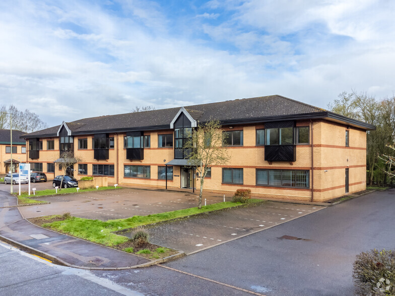 17-18 Thorney Leys Park, Witney for lease - Building Photo - Image 2 of 13