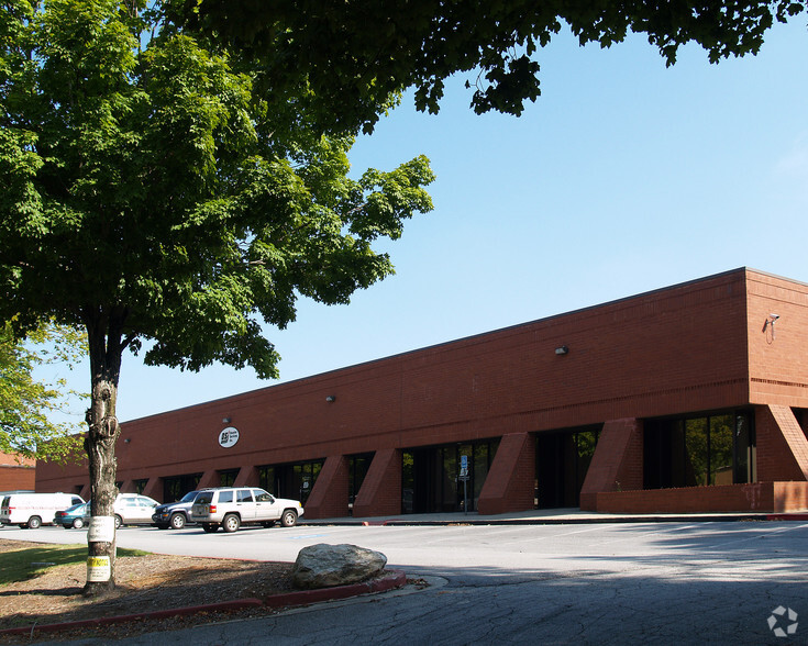 3036 Northeast Pky, Atlanta, GA for lease - Building Photo - Image 3 of 7