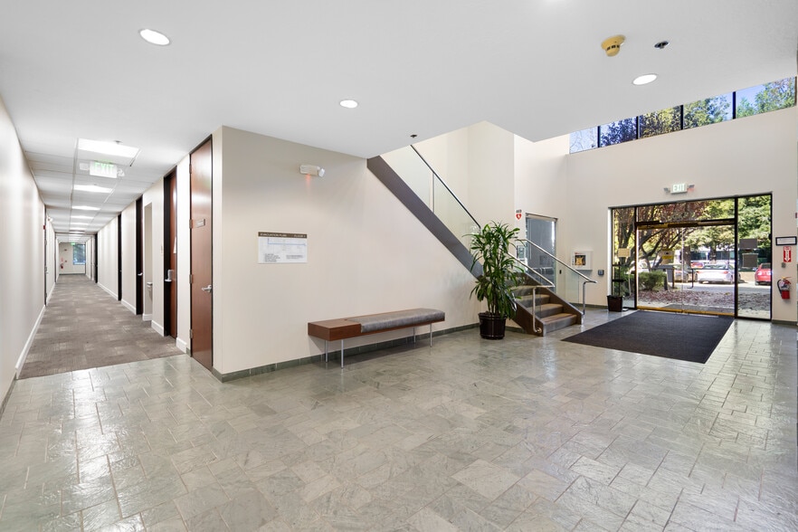 1425 N McDowell Blvd, Petaluma, CA for lease - Interior Photo - Image 1 of 20