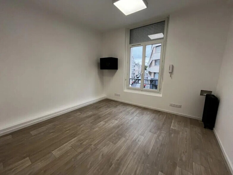 Office in Amiens for lease - Interior Photo - Image 1 of 7