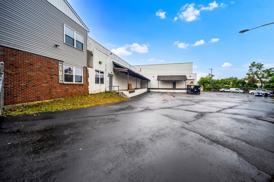 2168 Bennett Rd, Philadelphia, PA for lease - Building Photo - Image 3 of 36