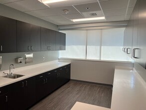 1004 1st St N, Alabaster, AL for lease Interior Photo- Image 2 of 6