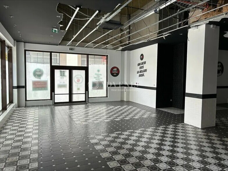 Retail in Nîmes for lease - Interior Photo - Image 1 of 7