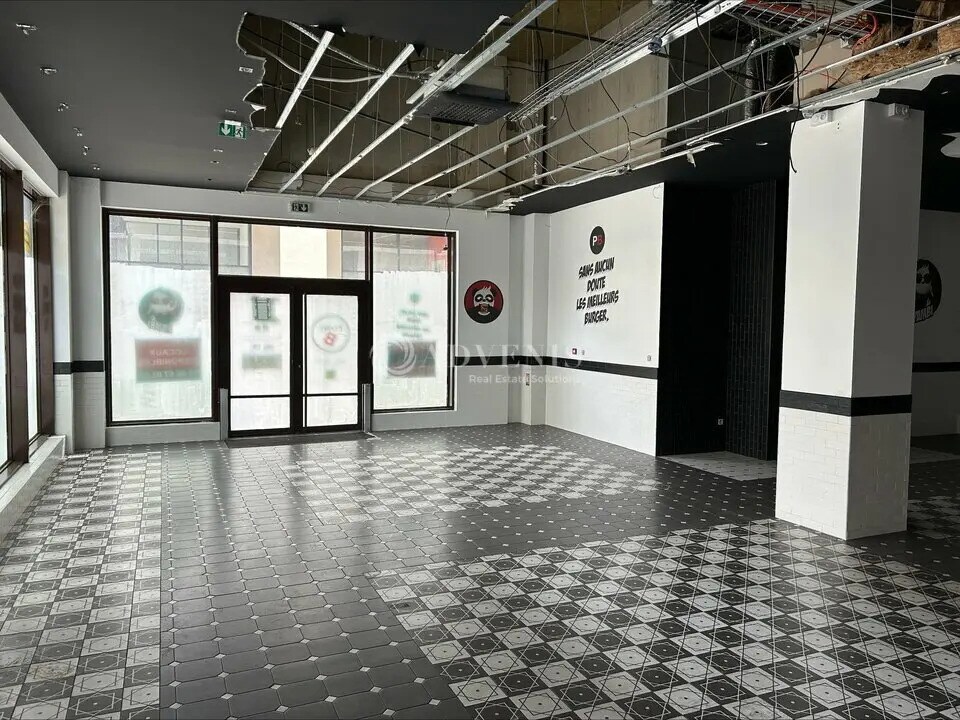 Retail in Nîmes for lease Interior Photo- Image 1 of 8