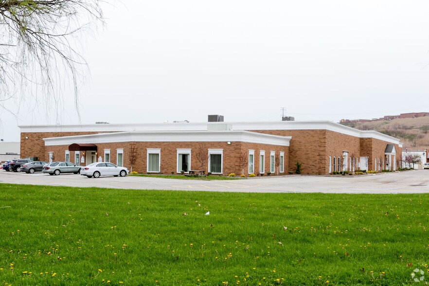 10055 Sweet Valley Dr, Valley View, OH 44125