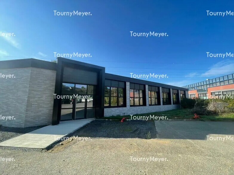 Office in Saint-Grégoire for lease - Building Photo - Image 1 of 6