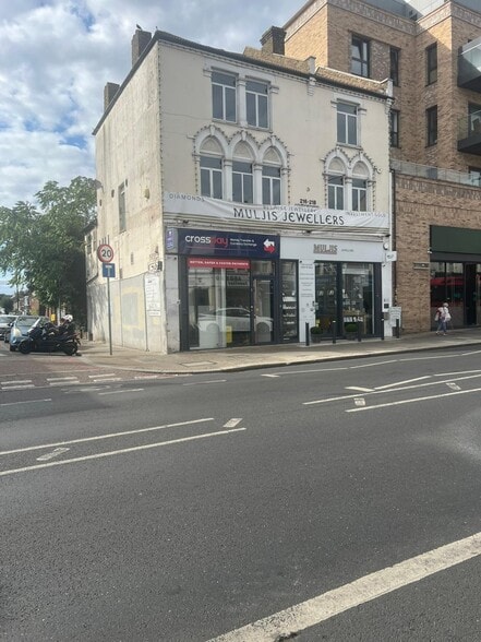 216-218 Upper Tooting Rd, London for lease - Building Photo - Image 2 of 2