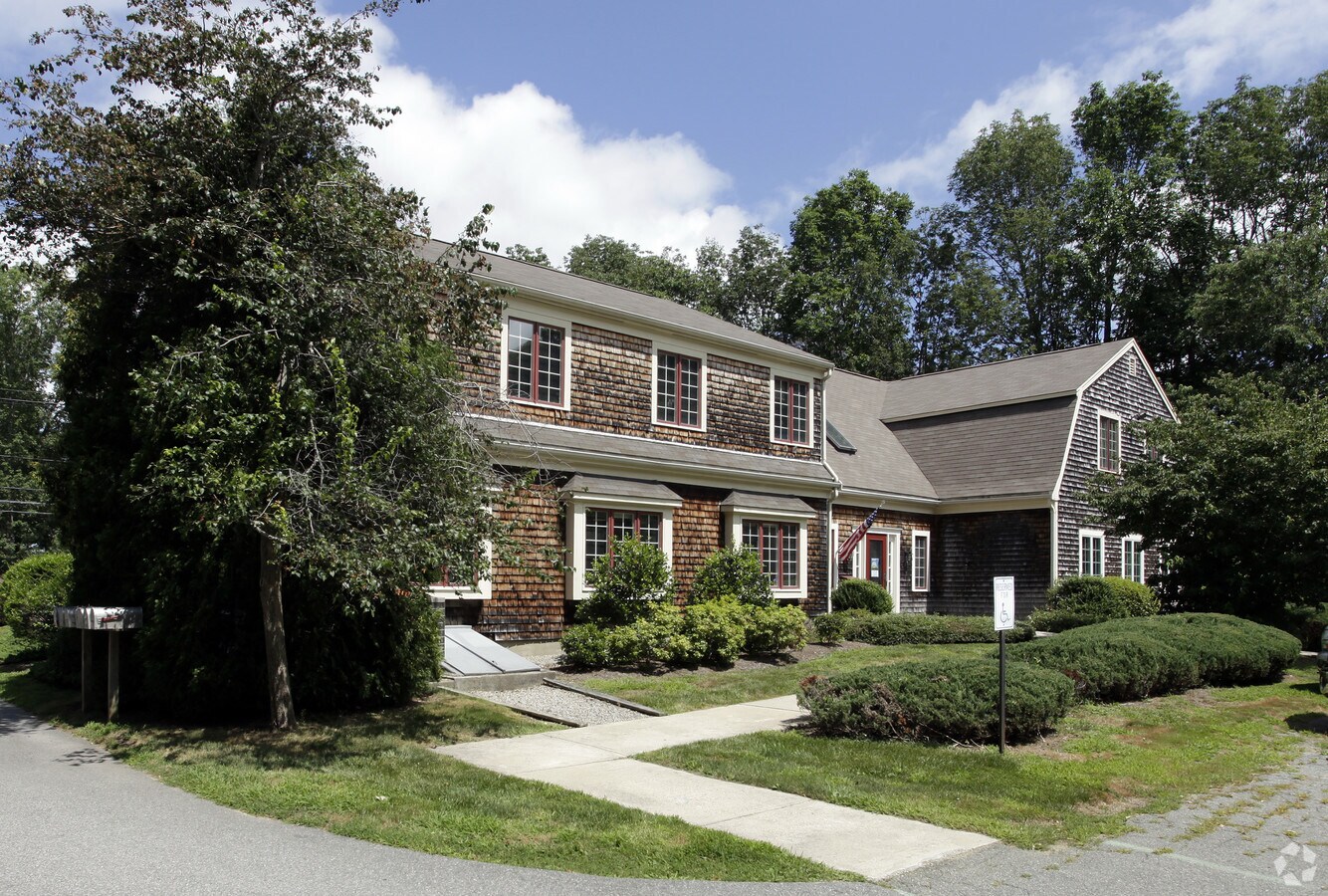 50 Mattakeesett St, Pembroke, MA 02359