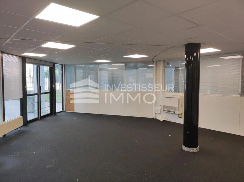 Office in Villiers-sur-Marne for lease - Building Photo - Image 1 of 3