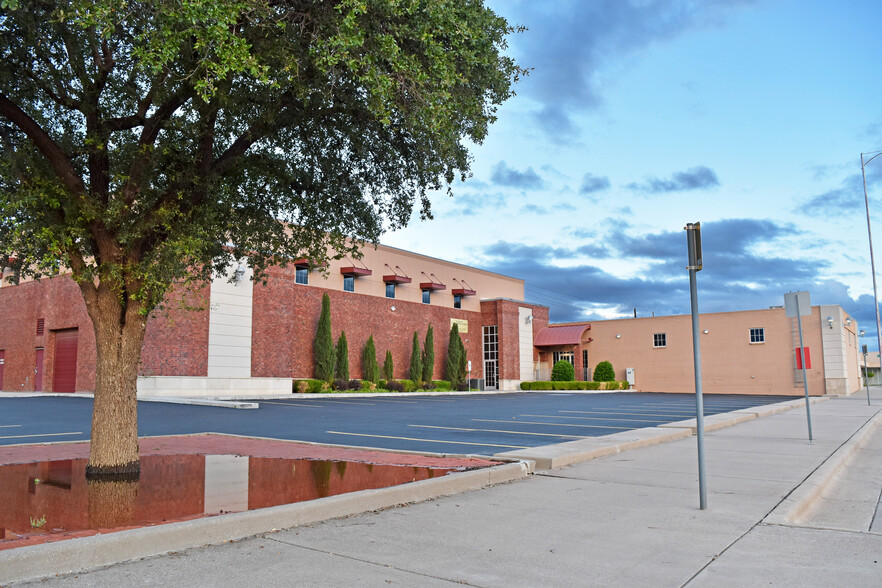 1415 Buddy Holly Ave, Lubbock, TX for lease - Building Photo - Image 2 of 15