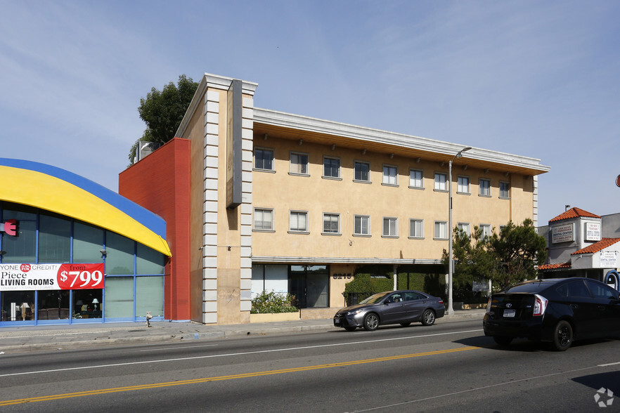 8215 Van Nuys Blvd, Panorama City, CA for lease - Building Photo - Image 1 of 4