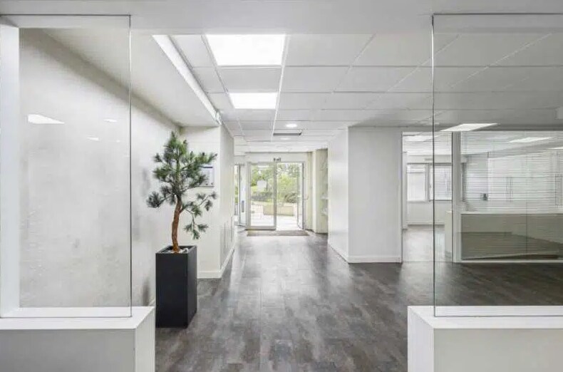 Office in Paris for lease Interior Photo- Image 1 of 14