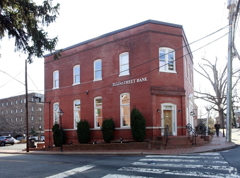 Chain Bridge Rd Portfolio portfolio of 2 properties for sale on LoopNet.com - Primary Photo - Image 2 of 2