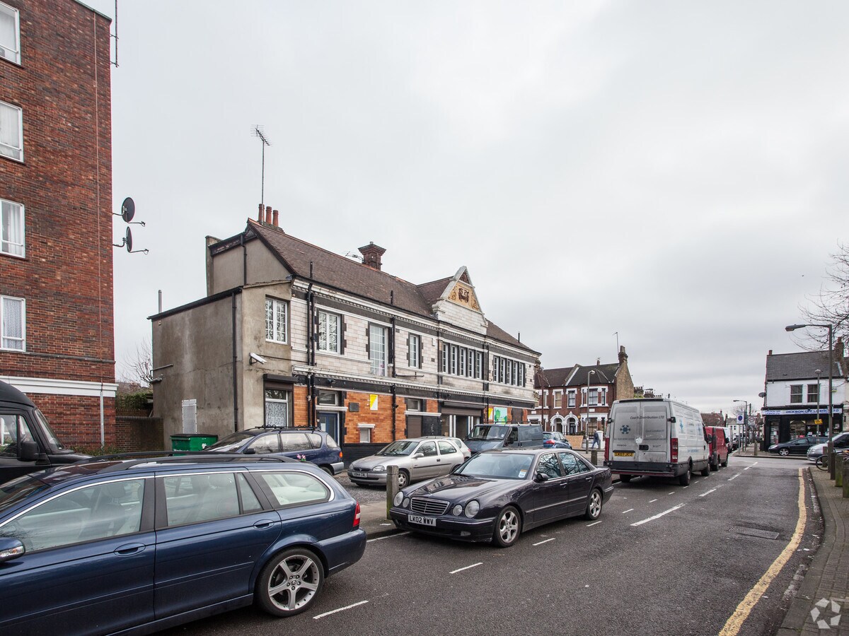 114 Allfarthing Ln, London, LND SW18 2AB