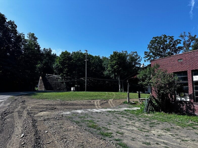 57 & 69 Circle Drive portfolio of 2 properties for sale on LoopNet.com - Building Photo - Image 2 of 6