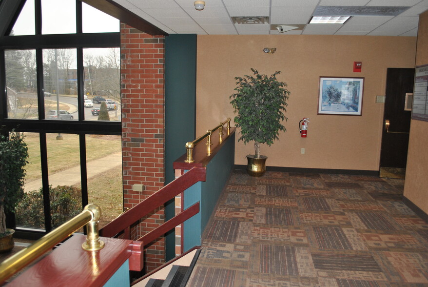 38 Pond St, Franklin, MA for lease - Lobby - Image 2 of 11