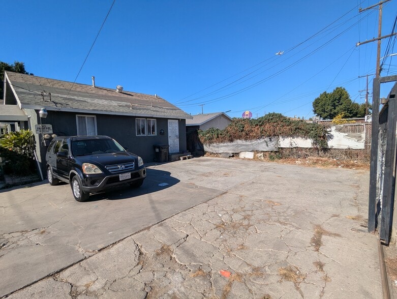 9512 Croesus Ave, Los Angeles, CA for sale - Building Photo - Image 2 of 13