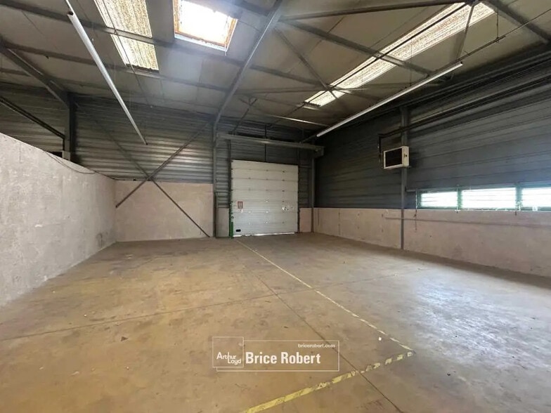 Industrial in Chassieu for sale - Interior Photo - Image 3 of 6