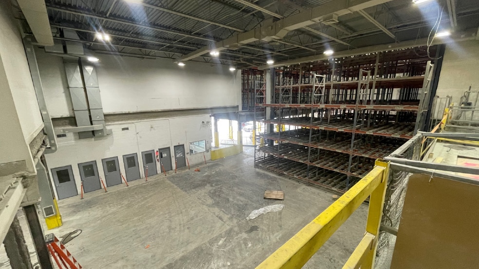 2544 Borough Pl, Woodside, NY for lease - Building Photo - Image 2 of 7